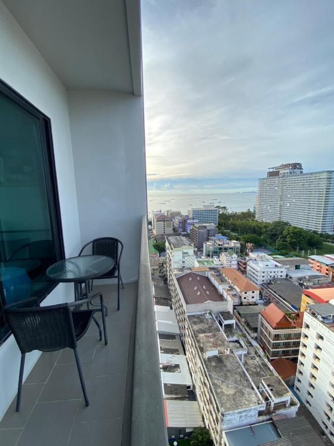 The Base In Pattaya Apartment Exterior foto
